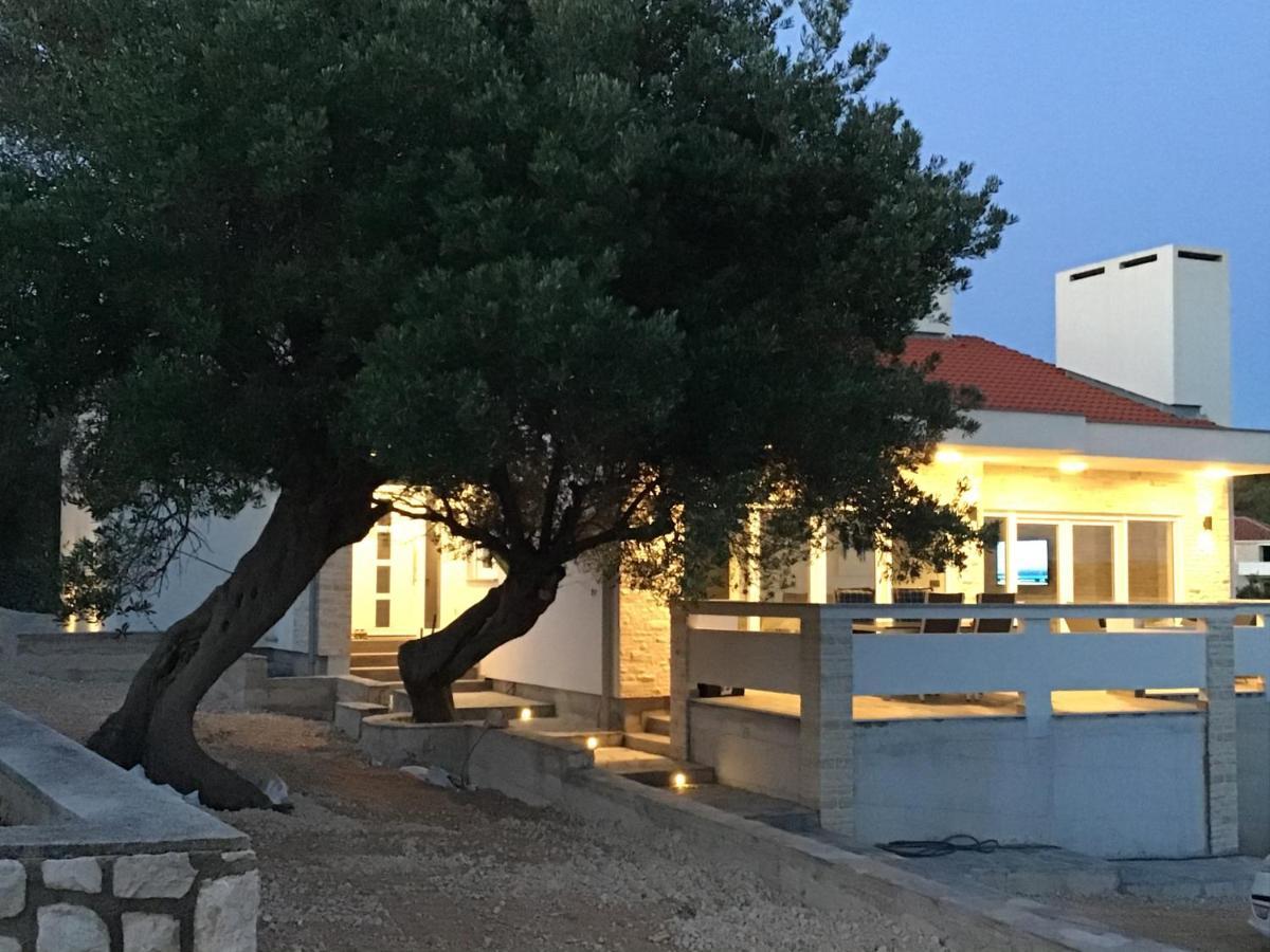 Moderner Bungalow Mit Meerblick Lun  Exterior photo
