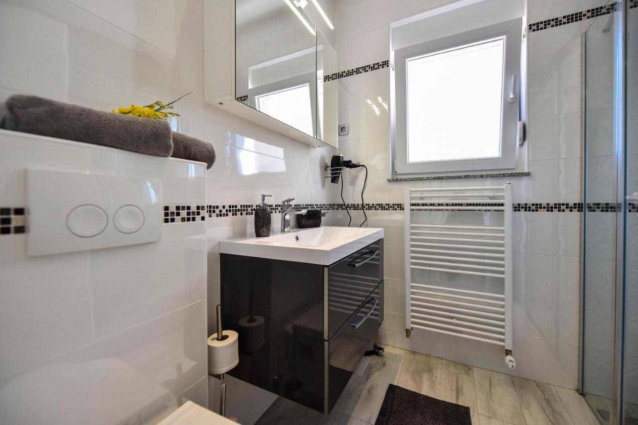 Moderner Bungalow Mit Meerblick Lun  Exterior photo